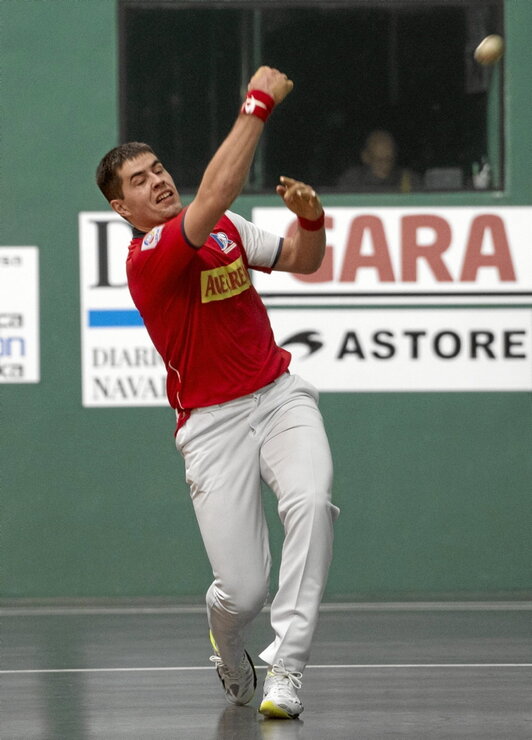 Sekulako defentsa lana egin zuen Tolosak.