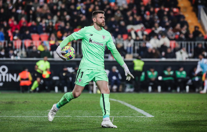 Con sus grandes intervenciones, Unai Simón ha sido esencial en el triunfo del Athletic en Mestalla.