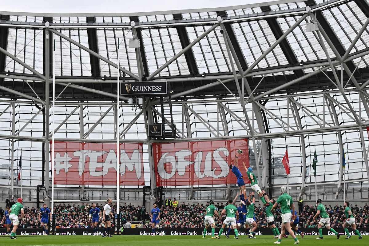 Un momento del partido del sábado entre Irlanda y Francia. (Paul ELLIS/AFP)