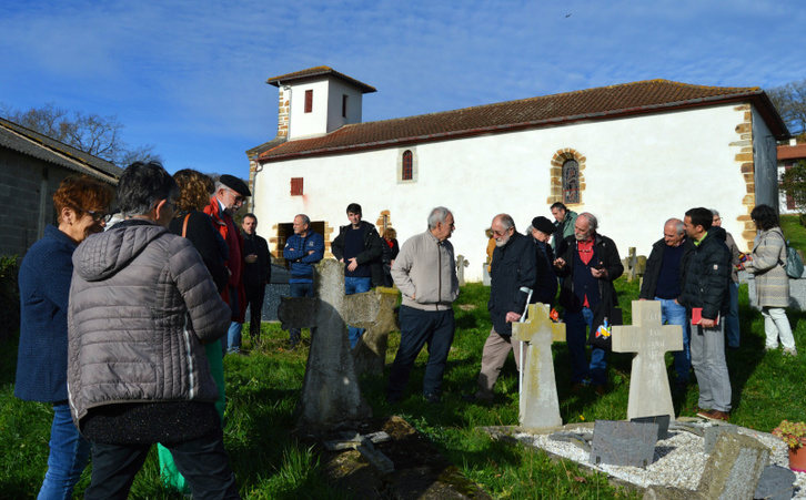 Bidasoatik Amikuzera gerturaturiko bisitari taldea.