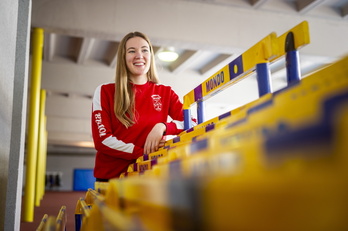 Laura San Juan Mendizorrotzako atletismoko pistan, Gasteizen.