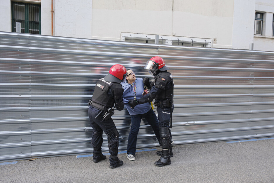 La Ertzaintza ha identificado a esta persona.