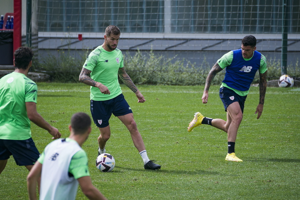 I&ntilde;igo Mart&iacute;nez en un entrenamiento en Lezama al principio de la temporada. (Aritz LOIOLA / FOKU)
