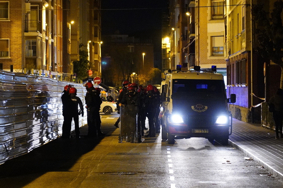 Despliegue policial en Erromo. 