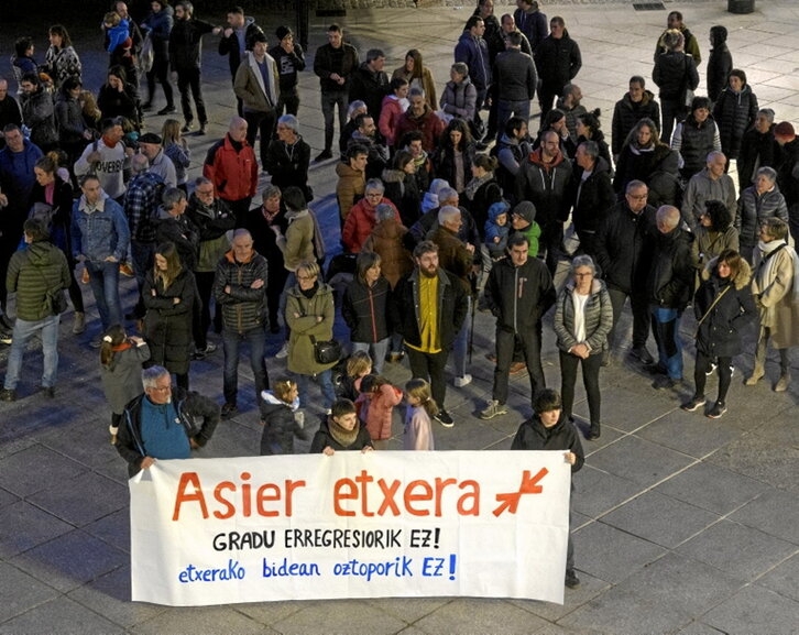 Elkarretaratzea Azkoitian.