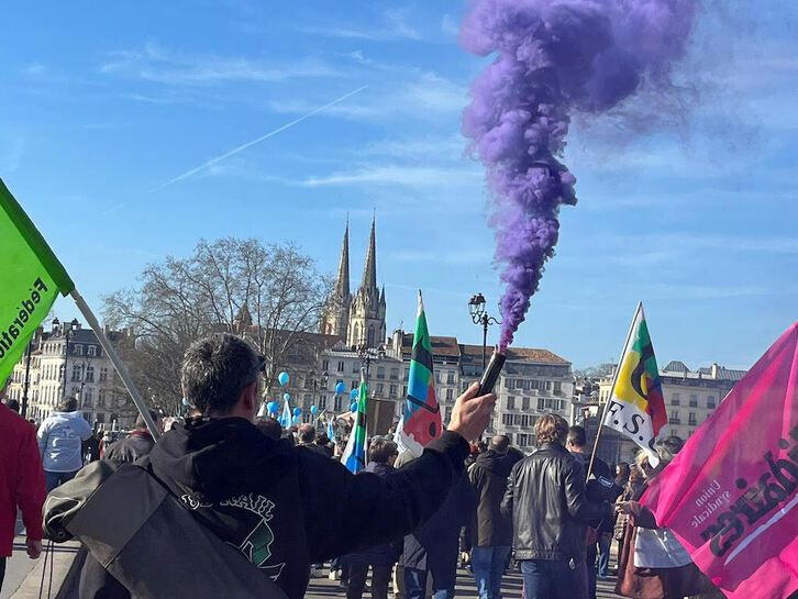 La marcha de Baiona ha estrenado hoy recorrido, acercándose al barrio de la Catedral.