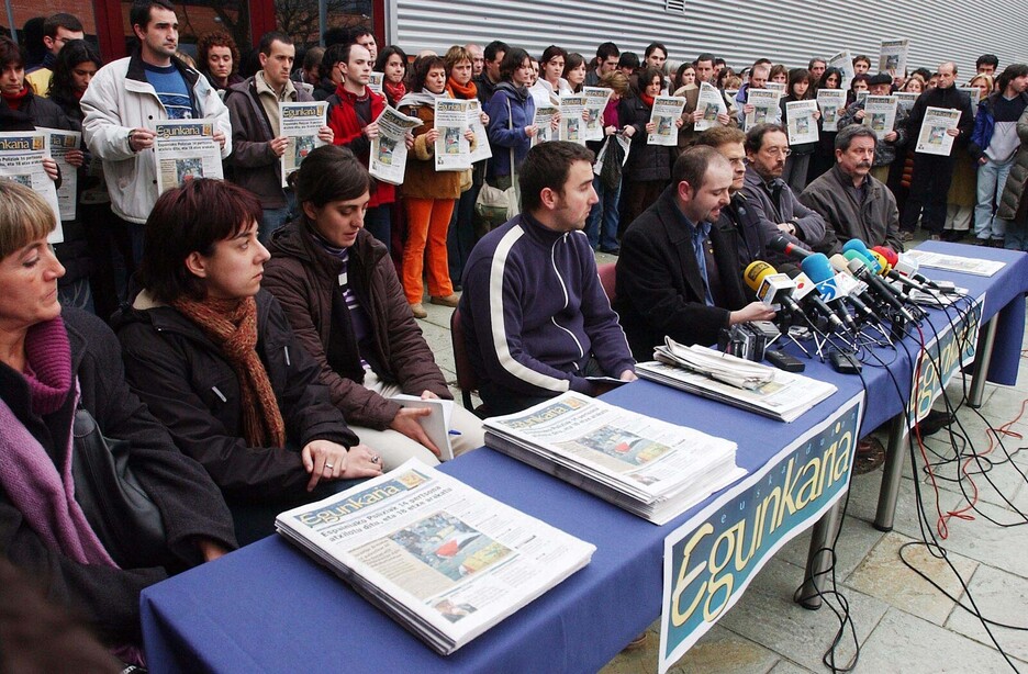 ‘Egunkaria’ko langileen prentsaurrekoa. ‘Egunkaria’ko langileen prentsaurrekoa.