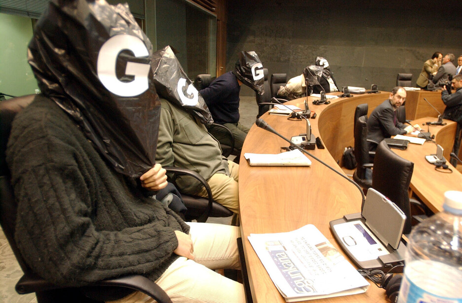 Torturaren aurkako salaketa Nafarroako Parlamentuan. Torturaren aurkako salaketa Nafarroako Parlamentuan.