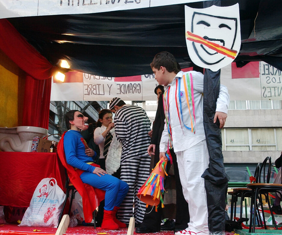 Adierazpen askatasunaren aldeko karroza bat Bilboko inauterietan. Adierazpen askatasunaren aldeko karroza bat Bilboko inauterietan.