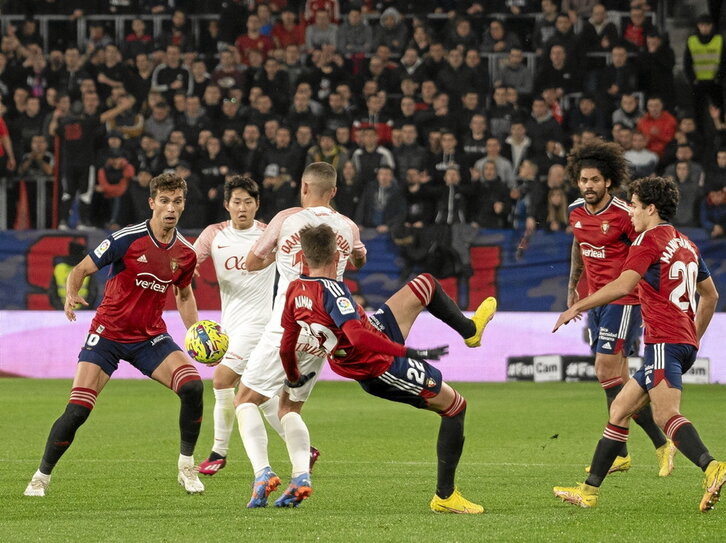 Lucas Torró y Aimar Oroz, en el duelo liguero contra el Mallorca.