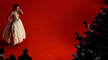 Kristen Stewart, presidenta del jurado, en la gala inaugural.