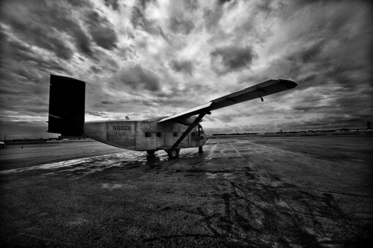 Imagen cedida por el fotógrafo italiano Giancarlo Ceraudo del Skyvan PA-51 que junto a Miriam Lewin encontró en 2010 en Fort Lauderdale (Florida). Este aparato fue utilizado en los vuelos de la muerte.