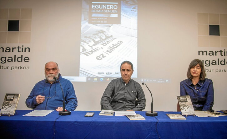 Martin Anso, Imanol Murua eta Irune Lasa, «Egunero behar genuen» libururaren aurkezpenean.