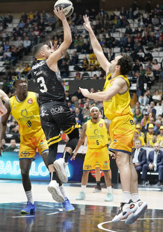 Jaime Fernández ha arrasado en el derbi canario con 26 puntos.