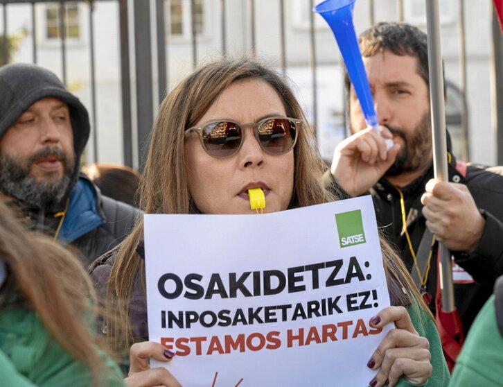 Txistualdia Osakidetzako erabakien aurka, ostegunean Gasteizen.