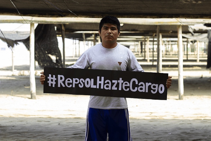 Un afectado reivindica la responsabilidad de Repsol en el vertido de Ventanilla.