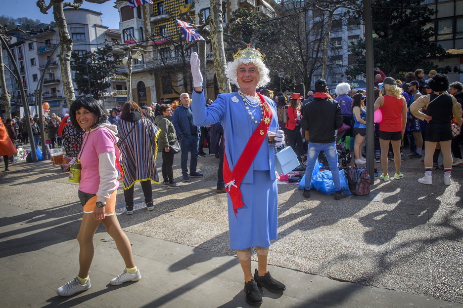 Elizabeth II.a berpiztu da Tolosan.