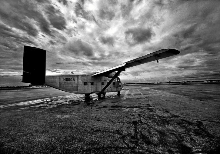 Imágenes cedidas por el fotógrafo Giancarlo Ceraudo del exterior e interior del Skyvan PA-51 que junto a Miriam Lewin encontró en 2010 en Fort Lauderdale (Florida). Este aparato fue utilizado en los vuelos de la muerte.
