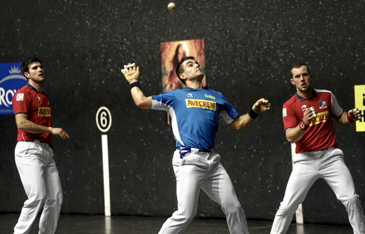 Larrazabalek dantzan ipini zituen aurkariak behin baino gehiagotan.