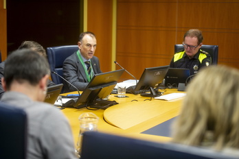 El director de Coordinación de Seguridad, Aitor Lete, y el jefe de la Policía Municipal de Basauri, Asier Erkoreka.