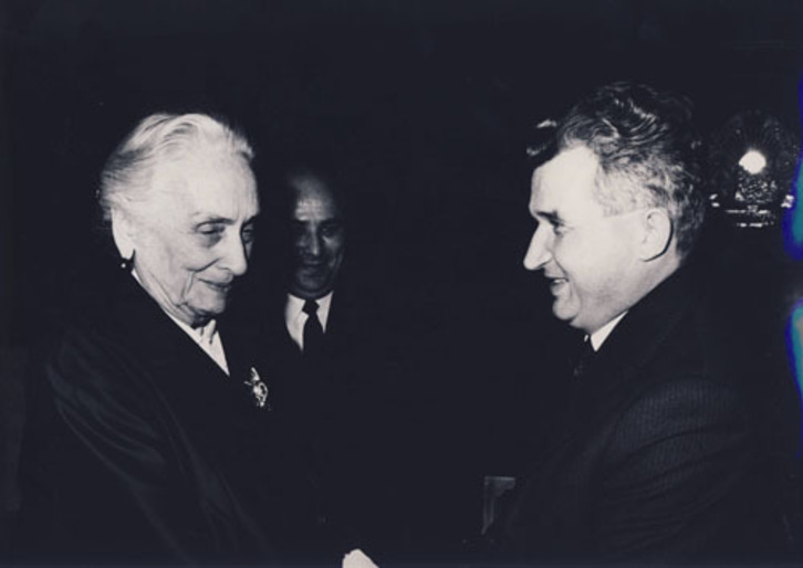Dolores Ibarruri Errumaniako presidentea zen Nicolae Ceauşescu-rekin, Bukaresten 1972an.
