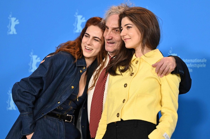 Louis Garrel y sus hijas Esther y Léna, en el festival.