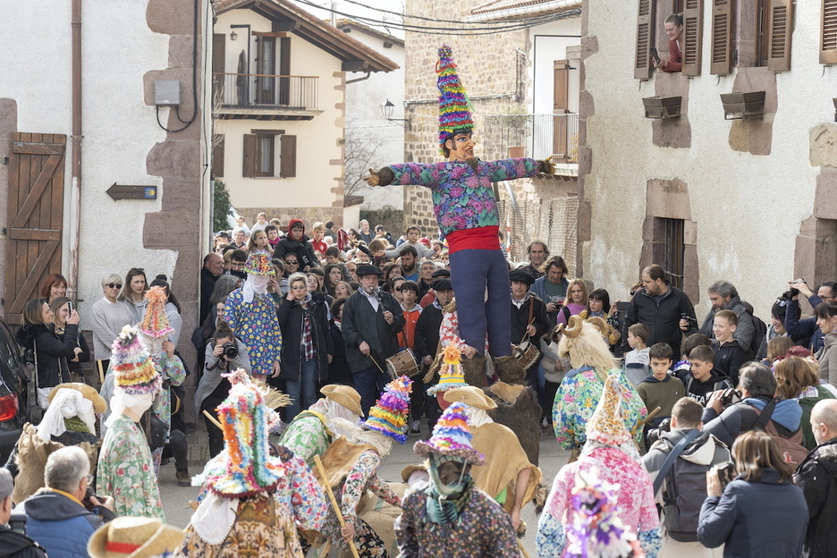 Miel Otxin iluntzean erre dute, kalejiraren ondoren.