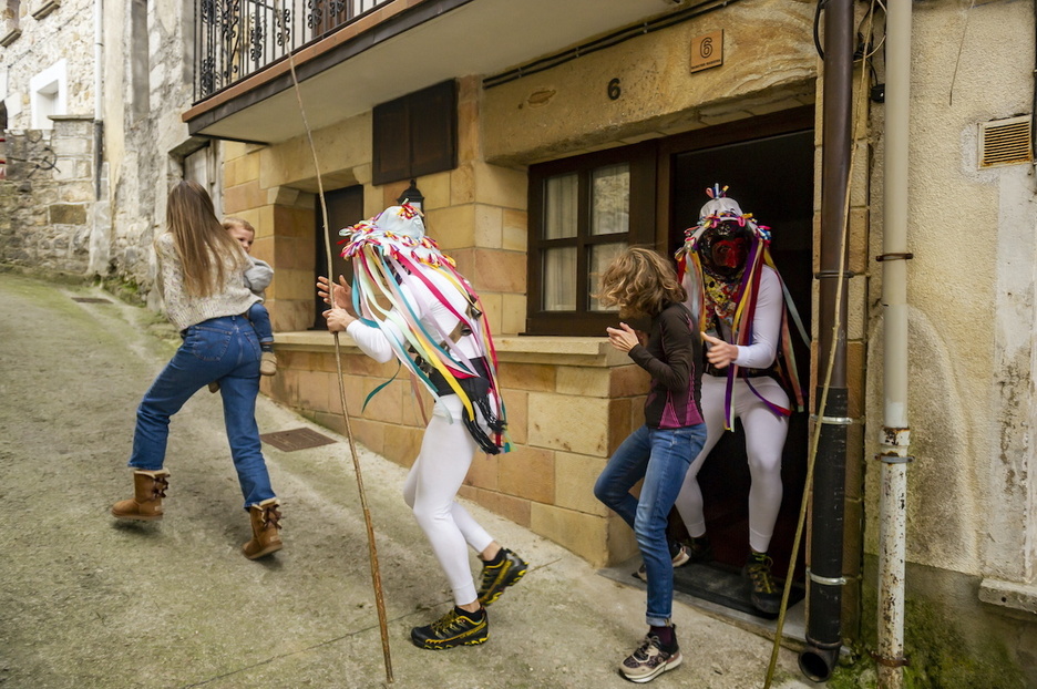 Unanun, mamoxarroak bazterrak nahasten ibili dira.