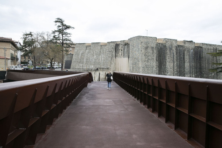 Imagen de la reparada pasarela del Labrit de Iruñea.