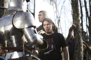 Paul Urkijo dirigiendo esta elaboradísima producción de época. 