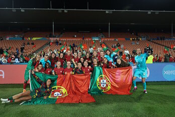 Las jugadoras portuguesas celebran la victoria contra Camerún que les clasificaba para su primer Mundial.