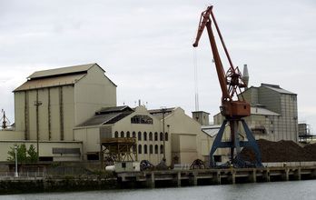 Instalaciones de Sader y Profersa, en Zorrotza, que generan emisiones y malos olores.