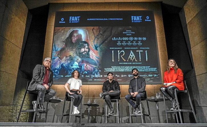 Ezker-eskuin, Justo Ezenarro (Fant-eko zuzendaria), Edurne Azkarate, Paul Urkijo, Eneko Sagardoy eta Itziar Ituño.