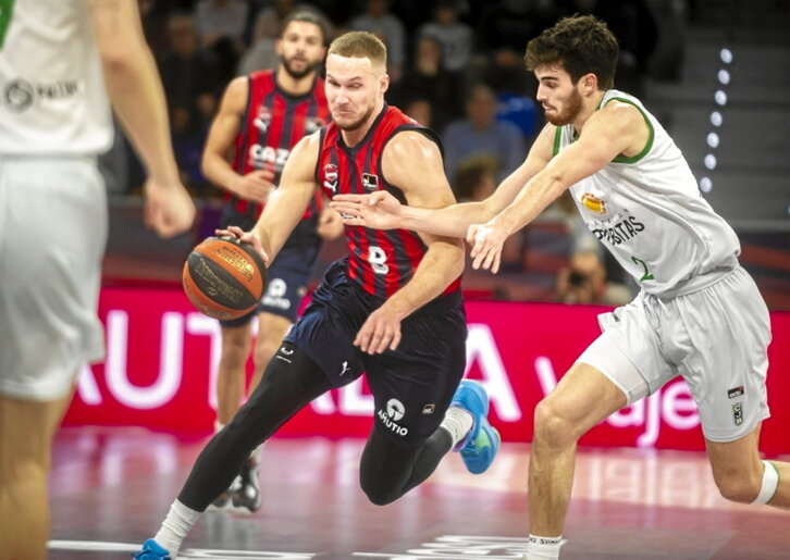 Atseden hartuko du hegaleko gazteak.