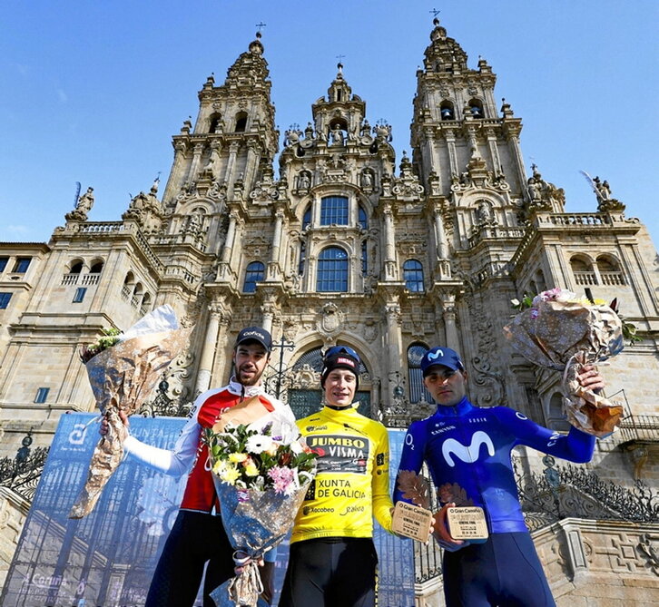 Herrada, Vingegaard y Guerreiro, en el podio final.
