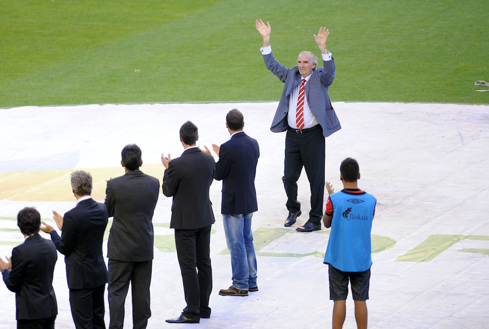 2012an Iribarri San Mamesen egindako omenaldia. (Jon HERNAEZ / FOKU)