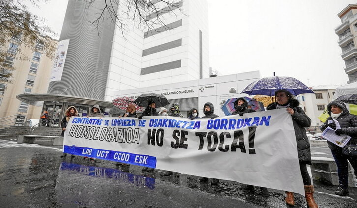 Concentración realizada por las trabajadoras en Gasteiz.