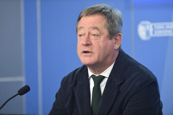 El portavoz del Gobierno, Bingen Zupiria, señaló que el ex director no tuvo respuesta a su petición para pasar al sector privado.