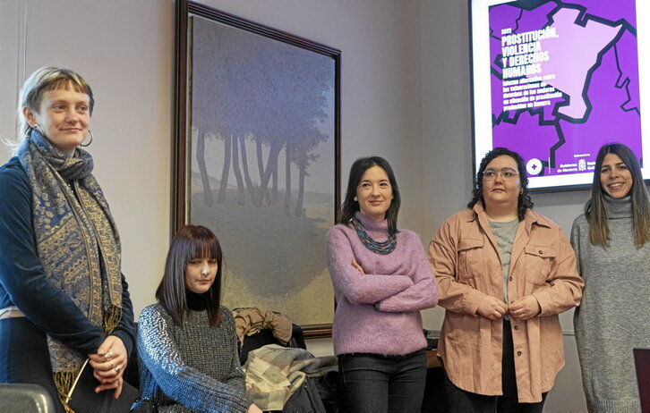 Equipo de Médicos del Mundo que presentó al Parlamento su informe sobre la prostitución en Nafarroa.