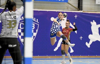 Nahia Malharin est gauchère, un atout pour jouer sur l’aile droite mais aussi aux yeux des recruteurs.