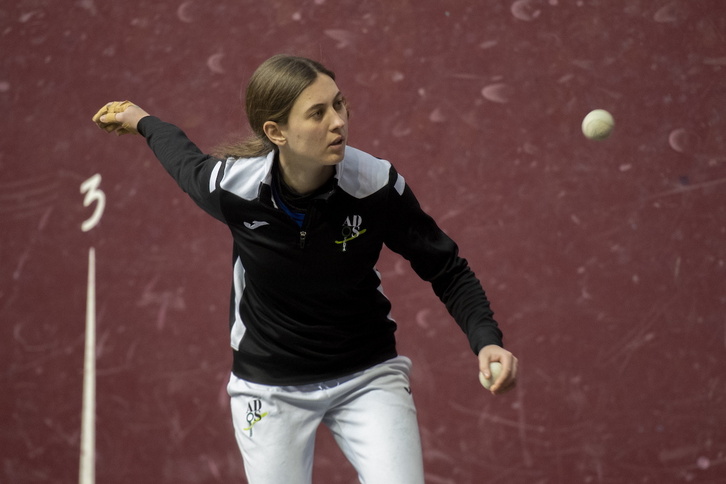 Naroa Agirre atzelaria pasa den asteartean Zumarragan egin zen material aukeraketan. 