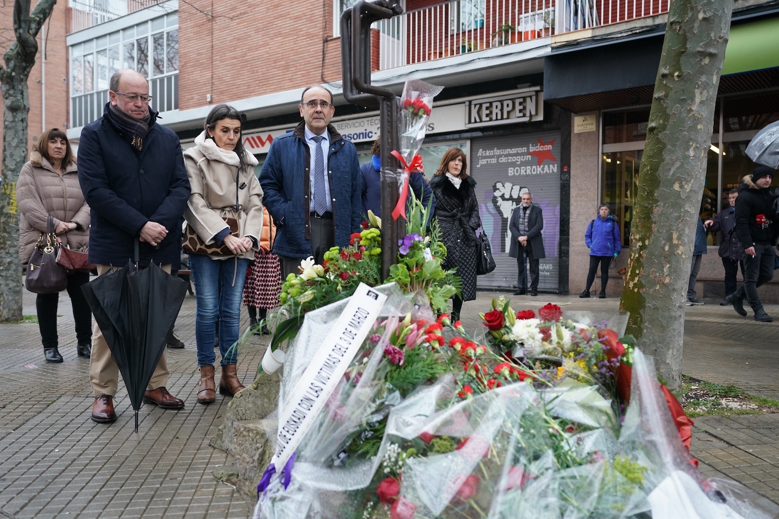 Nerea Melgosa junto a otros cargos del Ejecutivo de Lakua en Zaramaga. (Iñaki BERASALUCE/EP) Nerea Melgosa junto a otros cargos del Ejecutivo de Lakua en Zaramaga. (Iñaki BERASALUCE/EP)