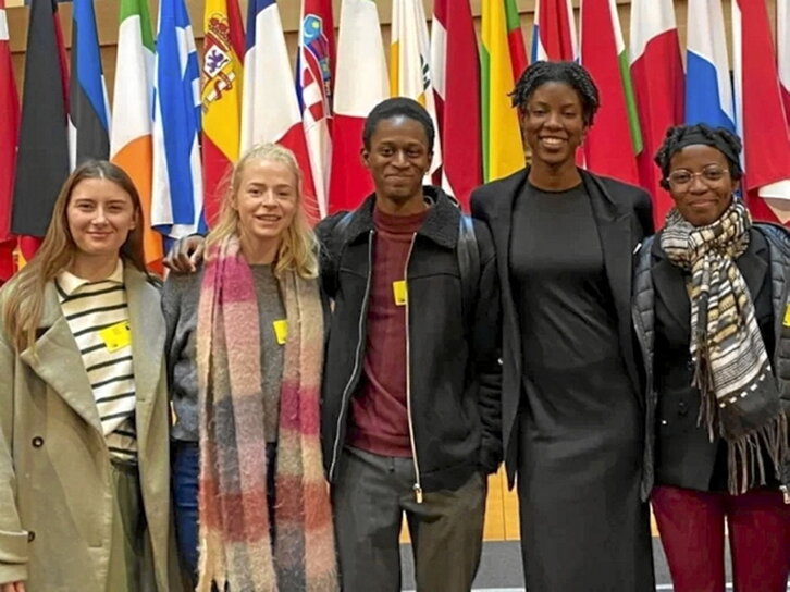 Mugaz gaindiko lasterketa antolatu duten ikasleetako batzuk.