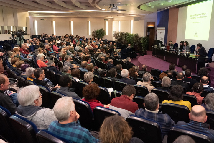 El salón del Colegio de Médicos, lleno para escuchar las conclusiones del informe.