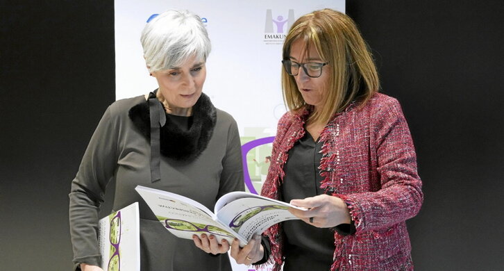 Miren Elgarresta y Amaia Barredo en la presentación del informe.