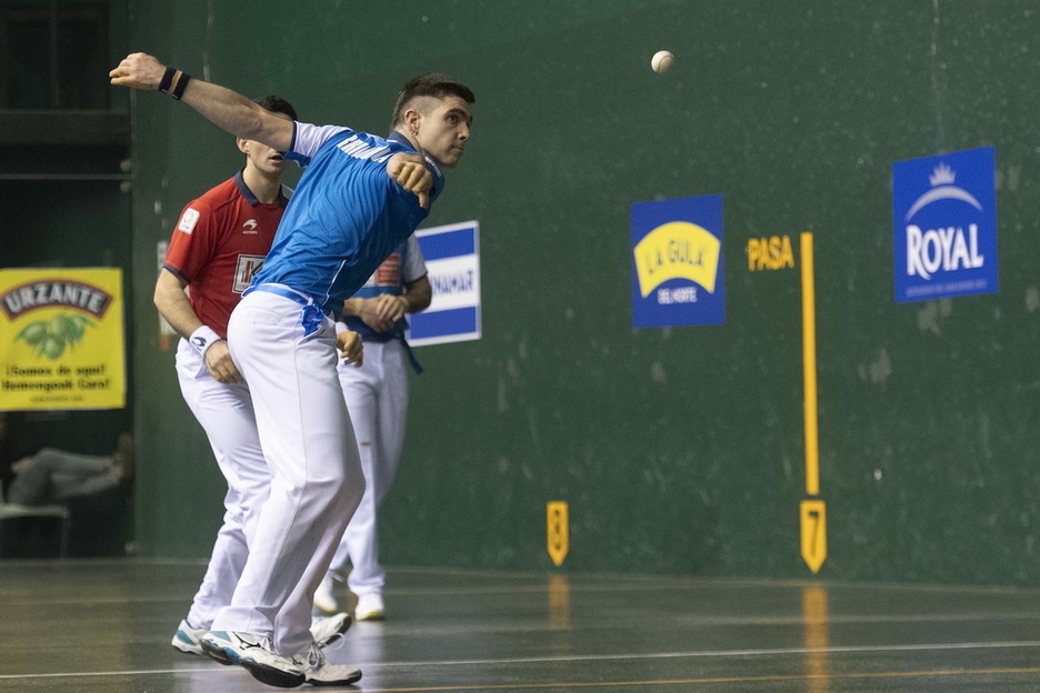 Irribarriak azken aldiz ezkerrez astindu duen pilotakadetako bat. 