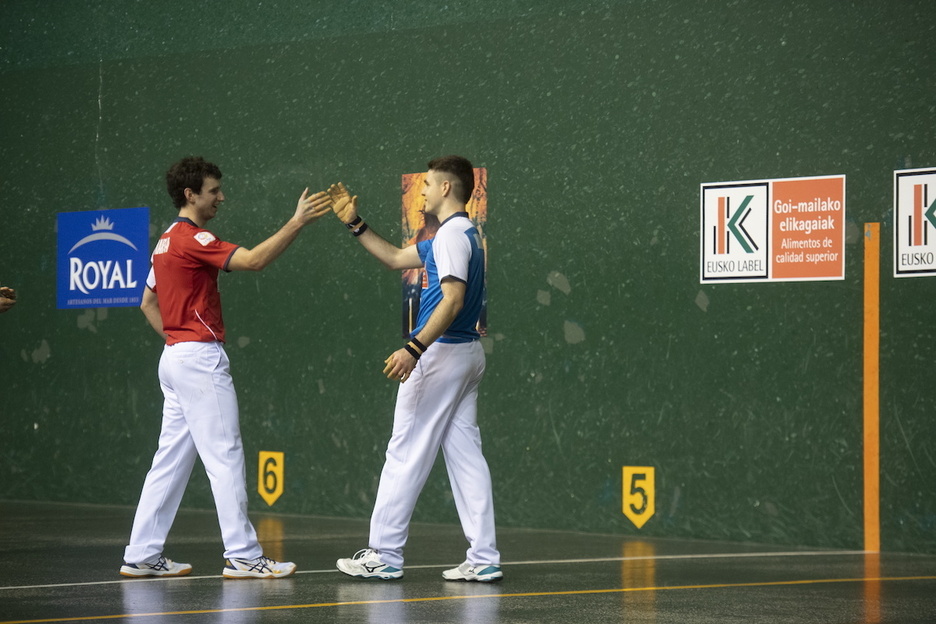 Martija eta Irribarriaren agurra, partida bukatzean. 