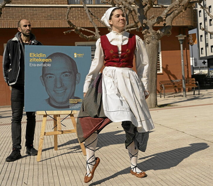 Acto de recuerdo a Xabier Rey «Antxo» en el barrio iruindarra de Donibane.