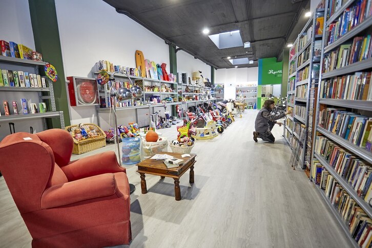 El nuevo Reutilizagune está en la calle Benito de Guinea 6, más céntrico.