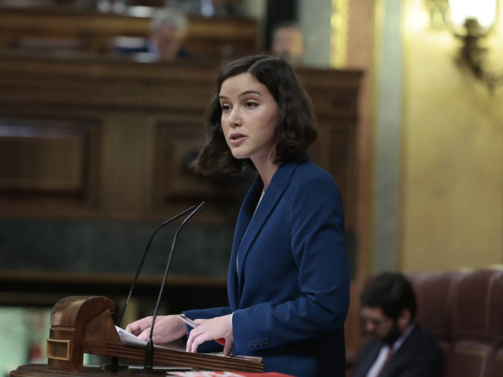 La diputada del PSOE, Andrea Fernández, ha defendido la propuesta de su partido.
